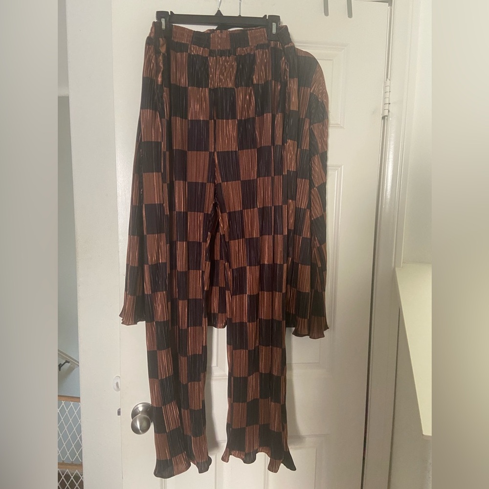 Dressed in LALA plisse checkered set - Picture 5 of 6